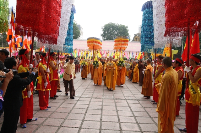 Hà Nội: Thiêng liêng, hoành tráng nghi lễ cung rước chư tôn đức giáo phẩm quang lâm