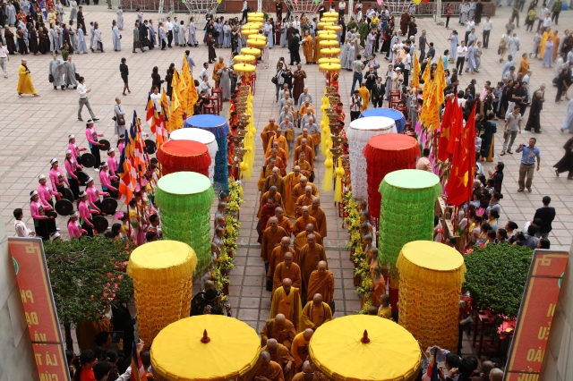 Hà Nội: Thiêng liêng, hoành tráng nghi lễ cung rước chư tôn đức giáo phẩm quang lâm