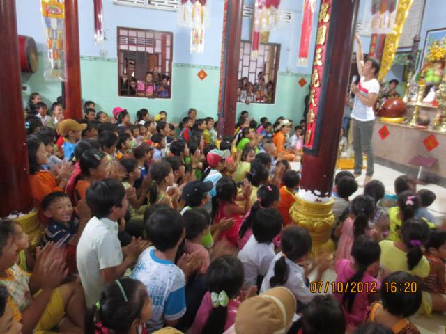Một Ngày Hiến Tặng Niềm Vui Của CLB “Sống Để Cho Đi”