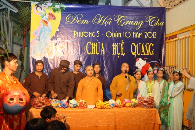 TP. HCM: Chùa Huệ Quang rộn ràng với đêm hội Trung Thu