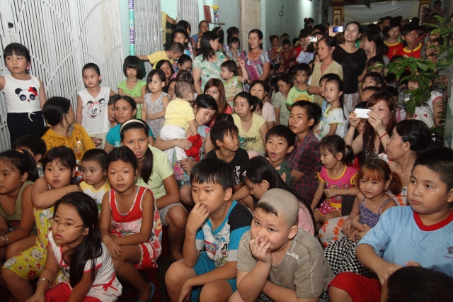 TP. HCM: Chùa Huệ Quang rộn ràng với đêm hội Trung Thu