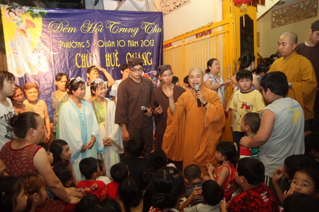 TP. HCM: Chùa Huệ Quang rộn ràng với đêm hội Trung Thu