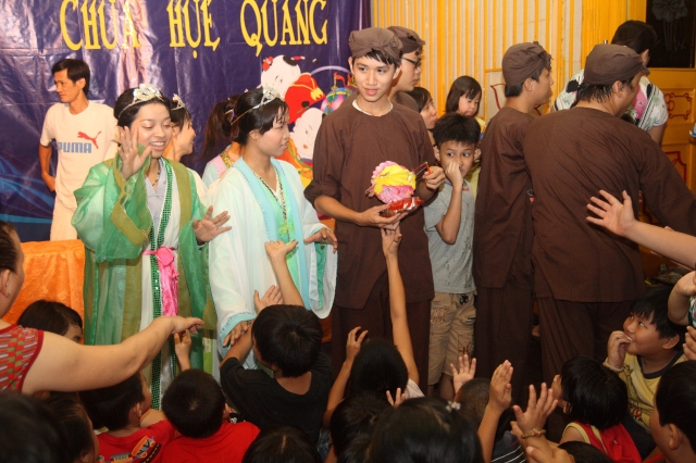 TP. HCM: Chùa Huệ Quang rộn ràng với đêm hội Trung Thu