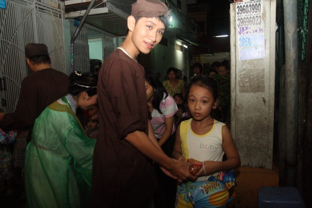 TP. HCM: Chùa Huệ Quang rộn ràng với đêm hội Trung Thu