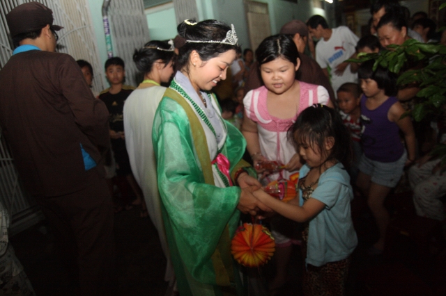 TP. HCM: Chùa Huệ Quang rộn ràng với đêm hội Trung Thu