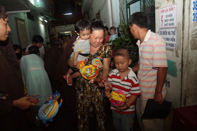 TP. HCM: Chùa Huệ Quang rộn ràng với đêm hội Trung Thu