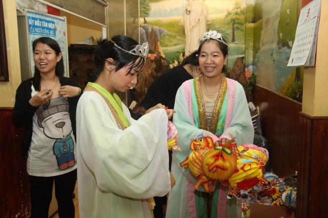 TP. HCM: Chùa Huệ Quang rộn ràng với đêm hội Trung Thu
