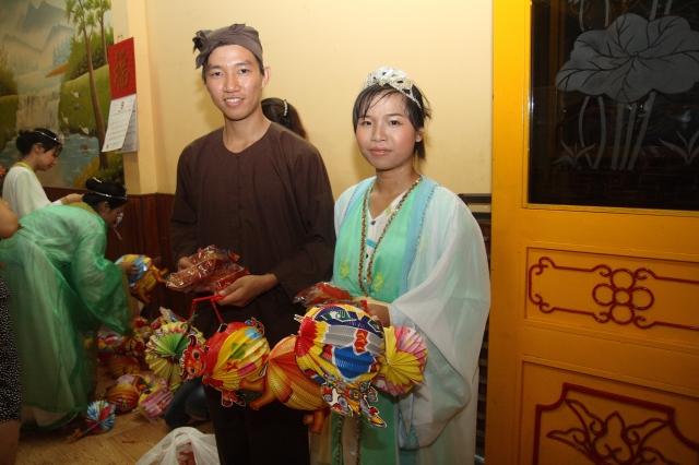 TP. HCM: Chùa Huệ Quang rộn ràng với đêm hội Trung Thu