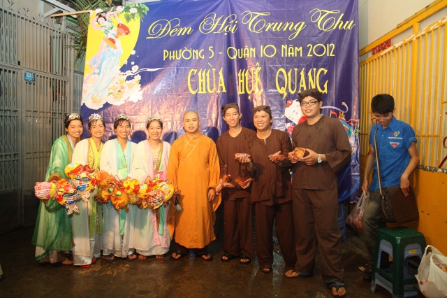 TP. HCM: Chùa Huệ Quang rộn ràng với đêm hội Trung Thu
