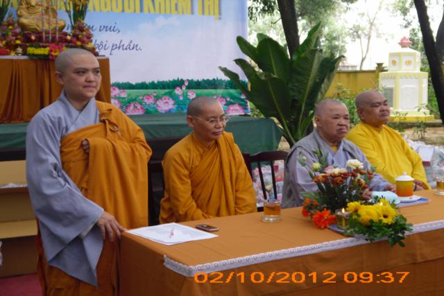 Bình Dương: Trao tặng quà đến người khiếm thị nhân mùa Trung Thu