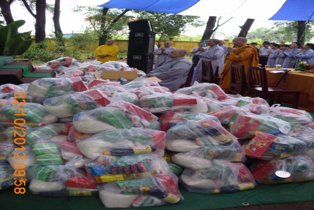 Bình Dương: Trao tặng quà đến người khiếm thị nhân mùa Trung Thu