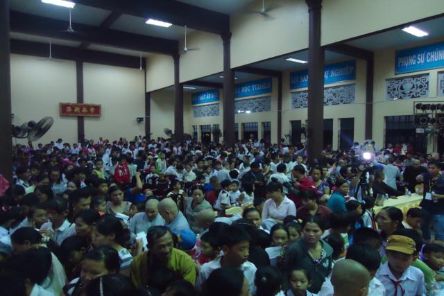 Bình Dương: Ban Trị Sự Phật Giáo tổ chức chương trình Vầng Trăng Trẻ Thơ