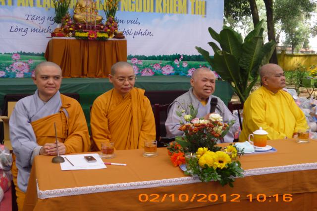 Bình Dương: Trao tặng quà đến người khiếm thị nhân mùa Trung Thu