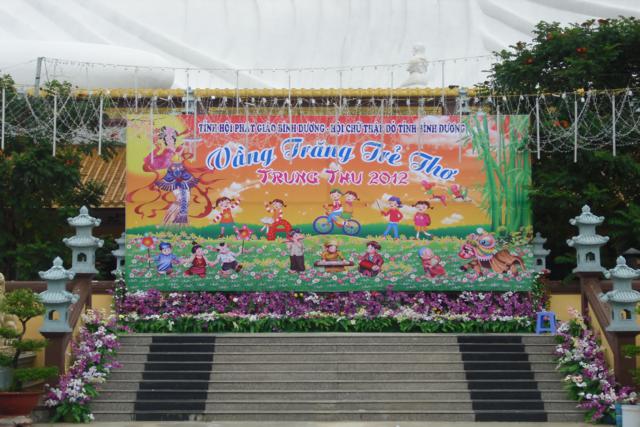 Bình Dương: Ban Trị Sự Phật Giáo tổ chức chương trình Vầng Trăng Trẻ Thơ