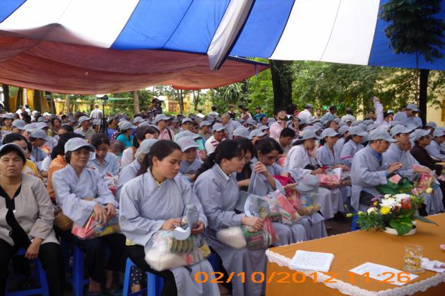 Bình Dương: Trao tặng quà đến người khiếm thị nhân mùa Trung Thu