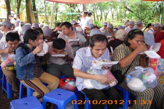 Bình Dương: Trao tặng quà đến người khiếm thị nhân mùa Trung Thu