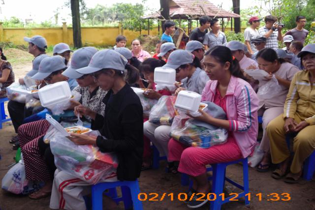 Bình Dương: Trao tặng quà đến người khiếm thị nhân mùa Trung Thu