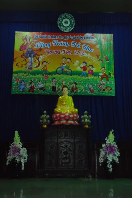 Bình Dương: Ban Trị Sự Phật Giáo tổ chức chương trình Vầng Trăng Trẻ Thơ