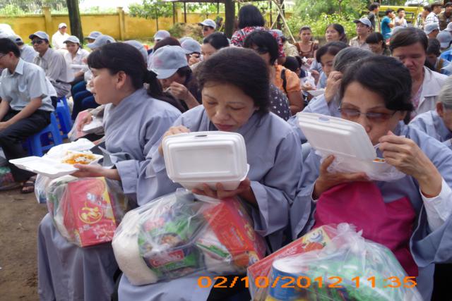 Bình Dương: Trao tặng quà đến người khiếm thị nhân mùa Trung Thu