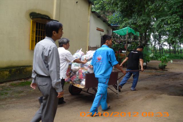 Bình Dương: Trao tặng quà đến người khiếm thị nhân mùa Trung Thu