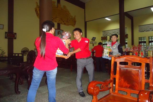 Bình Dương: Ban Trị Sự Phật Giáo tổ chức chương trình Vầng Trăng Trẻ Thơ