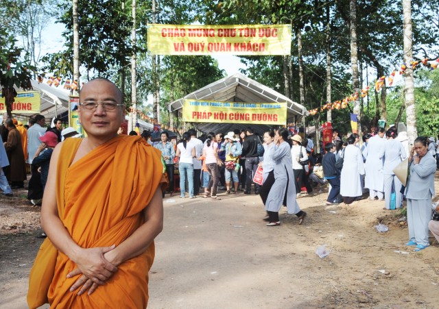 Hơn 17.000 Tăng, Ni và Phật tử dự Đại lễ Dâng y Kathina 2012 tại Thiền viện Phước Sơn, Đồng Nai