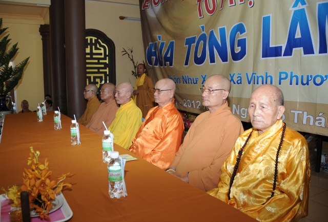 Pho tượng Đức Phật A Di Đà lộ thiên lớn nhất Việt Nam tại chùa Tòng Lâm Lô Sơn, Nha Trang