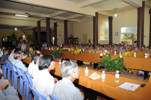Pho tượng Đức Phật A Di Đà lộ thiên lớn nhất Việt Nam tại chùa Tòng Lâm Lô Sơn, Nha Trang