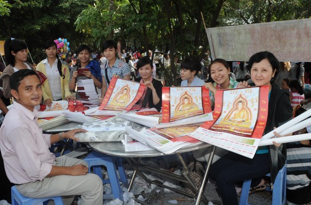 Hơn 17.000 Tăng, Ni và Phật tử dự Đại lễ Dâng y Kathina 2012 tại Thiền viện Phước Sơn, Đồng Nai