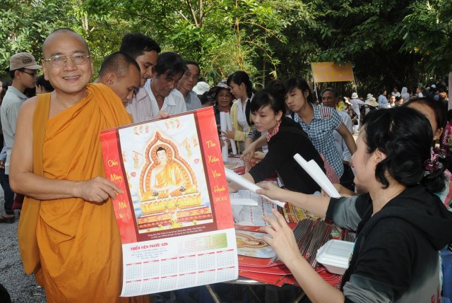 Hơn 17.000 Tăng, Ni và Phật tử dự Đại lễ Dâng y Kathina 2012 tại Thiền viện Phước Sơn, Đồng Nai