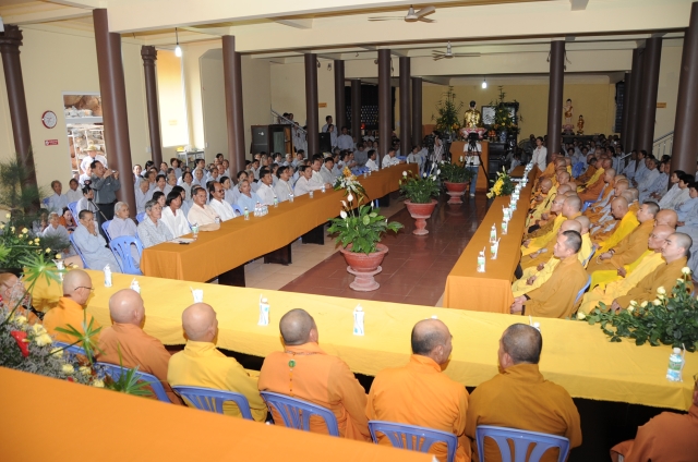 Pho tượng Đức Phật A Di Đà lộ thiên lớn nhất Việt Nam tại chùa Tòng Lâm Lô Sơn, Nha Trang