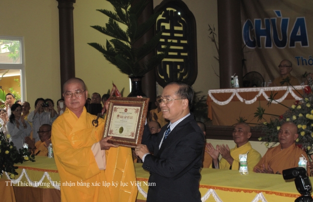 Pho tượng Đức Phật A Di Đà lộ thiên lớn nhất Việt Nam tại chùa Tòng Lâm Lô Sơn, Nha Trang