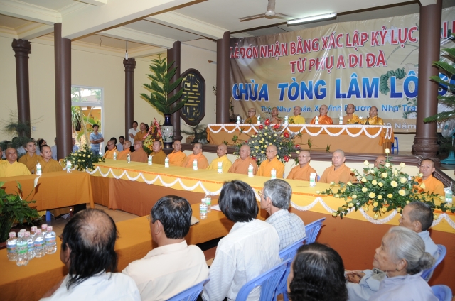 Pho tượng Đức Phật A Di Đà lộ thiên lớn nhất Việt Nam tại chùa Tòng Lâm Lô Sơn, Nha Trang