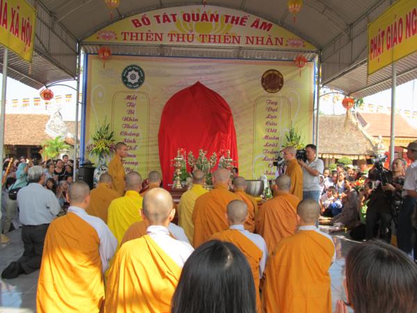 Nghệ An:Chùa Chí Linh Tổ Chức Lễ Hội Quán Âm Và Hoa Đăng Cầu Nguyện