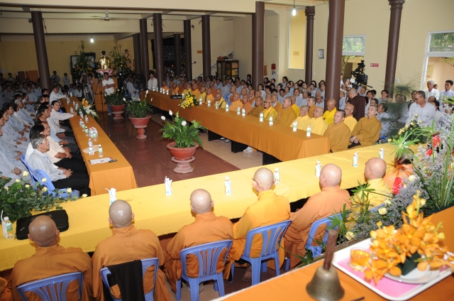 Pho tượng Đức Phật A Di Đà lộ thiên lớn nhất Việt Nam tại chùa Tòng Lâm Lô Sơn, Nha Trang