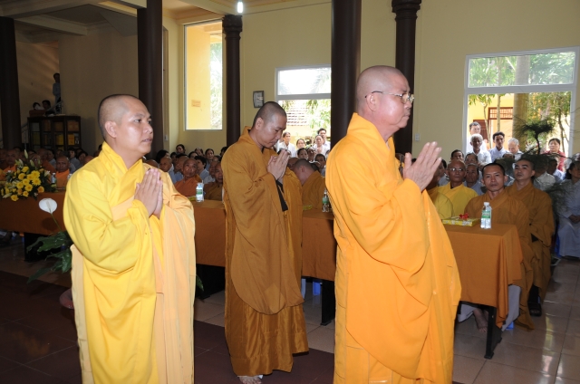 Pho tượng Đức Phật A Di Đà lộ thiên lớn nhất Việt Nam tại chùa Tòng Lâm Lô Sơn, Nha Trang