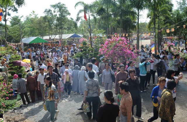 Hơn 17.000 Tăng, Ni và Phật tử dự Đại lễ Dâng y Kathina 2012 tại Thiền viện Phước Sơn, Đồng Nai