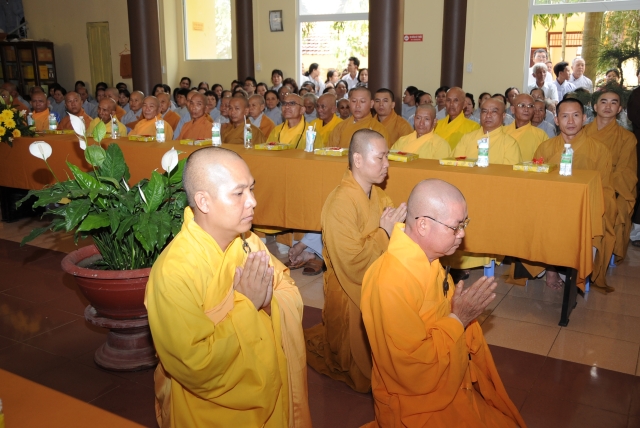 Pho tượng Đức Phật A Di Đà lộ thiên lớn nhất Việt Nam tại chùa Tòng Lâm Lô Sơn, Nha Trang