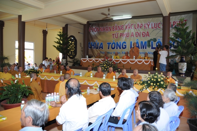 Pho tượng Đức Phật A Di Đà lộ thiên lớn nhất Việt Nam tại chùa Tòng Lâm Lô Sơn, Nha Trang