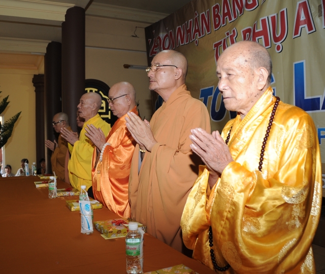 Pho tượng Đức Phật A Di Đà lộ thiên lớn nhất Việt Nam tại chùa Tòng Lâm Lô Sơn, Nha Trang