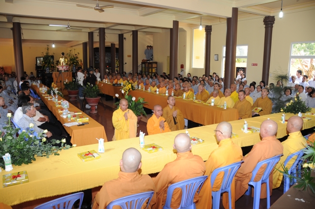 Pho tượng Đức Phật A Di Đà lộ thiên lớn nhất Việt Nam tại chùa Tòng Lâm Lô Sơn, Nha Trang