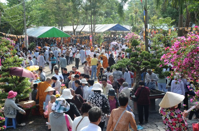 Hơn 17.000 Tăng, Ni và Phật tử dự Đại lễ Dâng y Kathina 2012 tại Thiền viện Phước Sơn, Đồng Nai