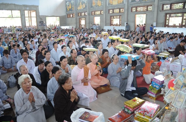 Hơn 17.000 Tăng, Ni và Phật tử dự Đại lễ Dâng y Kathina 2012 tại Thiền viện Phước Sơn, Đồng Nai