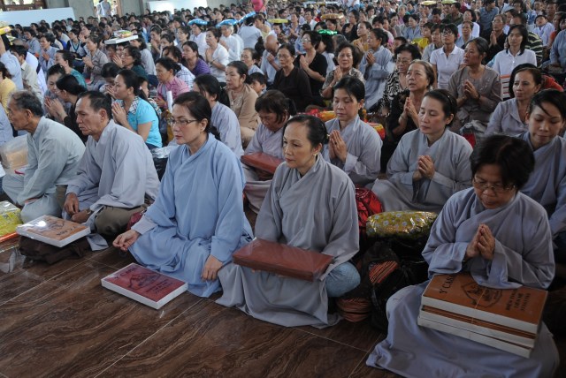 Hơn 17.000 Tăng, Ni và Phật tử dự Đại lễ Dâng y Kathina 2012 tại Thiền viện Phước Sơn, Đồng Nai