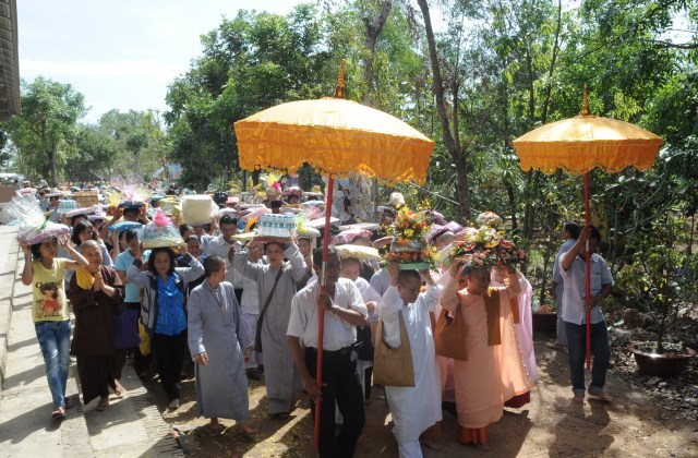 Hơn 17.000 Tăng, Ni và Phật tử dự Đại lễ Dâng y Kathina 2012 tại Thiền viện Phước Sơn, Đồng Nai