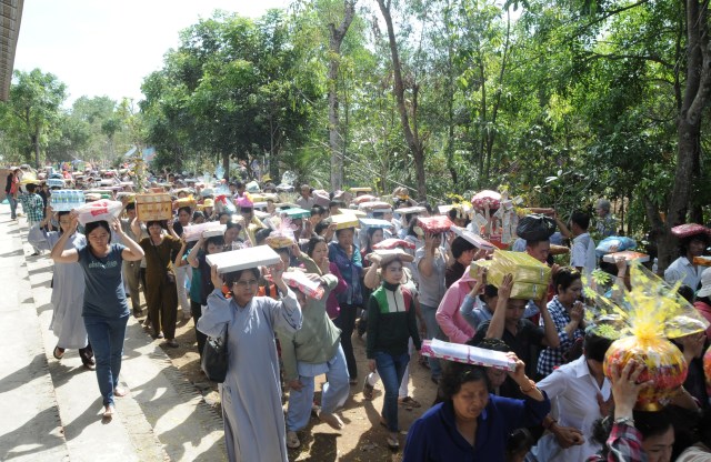 Hơn 17.000 Tăng, Ni và Phật tử dự Đại lễ Dâng y Kathina 2012 tại Thiền viện Phước Sơn, Đồng Nai