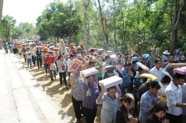Hơn 17.000 Tăng, Ni và Phật tử dự Đại lễ Dâng y Kathina 2012 tại Thiền viện Phước Sơn, Đồng Nai