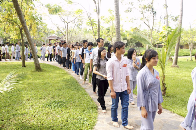 150 bạn trẻ dự khóa tu &#039;&#039;Dạo chơi miền Tịnh Độ&#039;&#039; tại nhà vườn Long Thuận