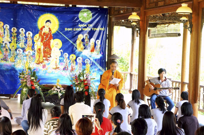 150 bạn trẻ dự khóa tu &#039;&#039;Dạo chơi miền Tịnh Độ&#039;&#039; tại nhà vườn Long Thuận