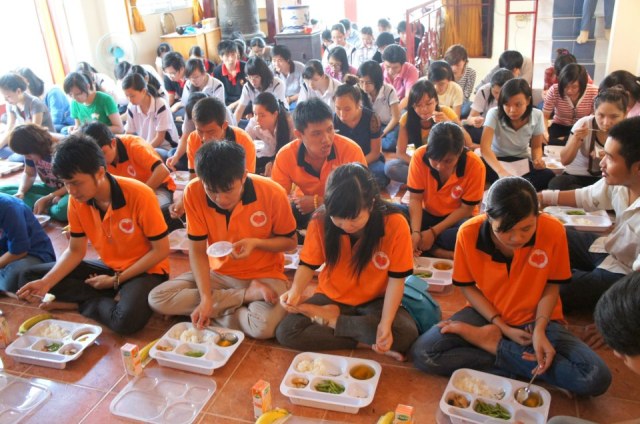 TP. HCM: Sinh viên khoa Kế toán - Đại học Mở tu học 1 ngày tại chùa Thiện Mỹ